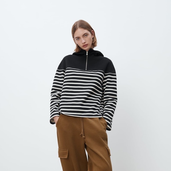 Zara Tops - Zara hooded sweatshirt